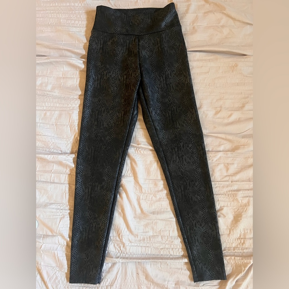 Express / Faux Snakeskin Leggings / Black / Size XS